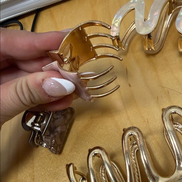 Gold and Pink Hair Clips Set - Picture 3 of 6